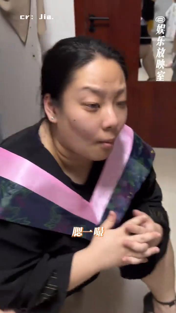 男女拍照姿势互换，兄弟姐妹们神图有了。
现在出片界的形势这么严峻了吗？女生NBA