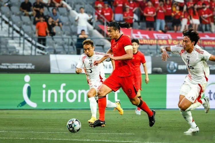 张玉宁担任国足第一队长据1月6日消息，新一期国足集训期间，前锋张玉宁被确定为第一