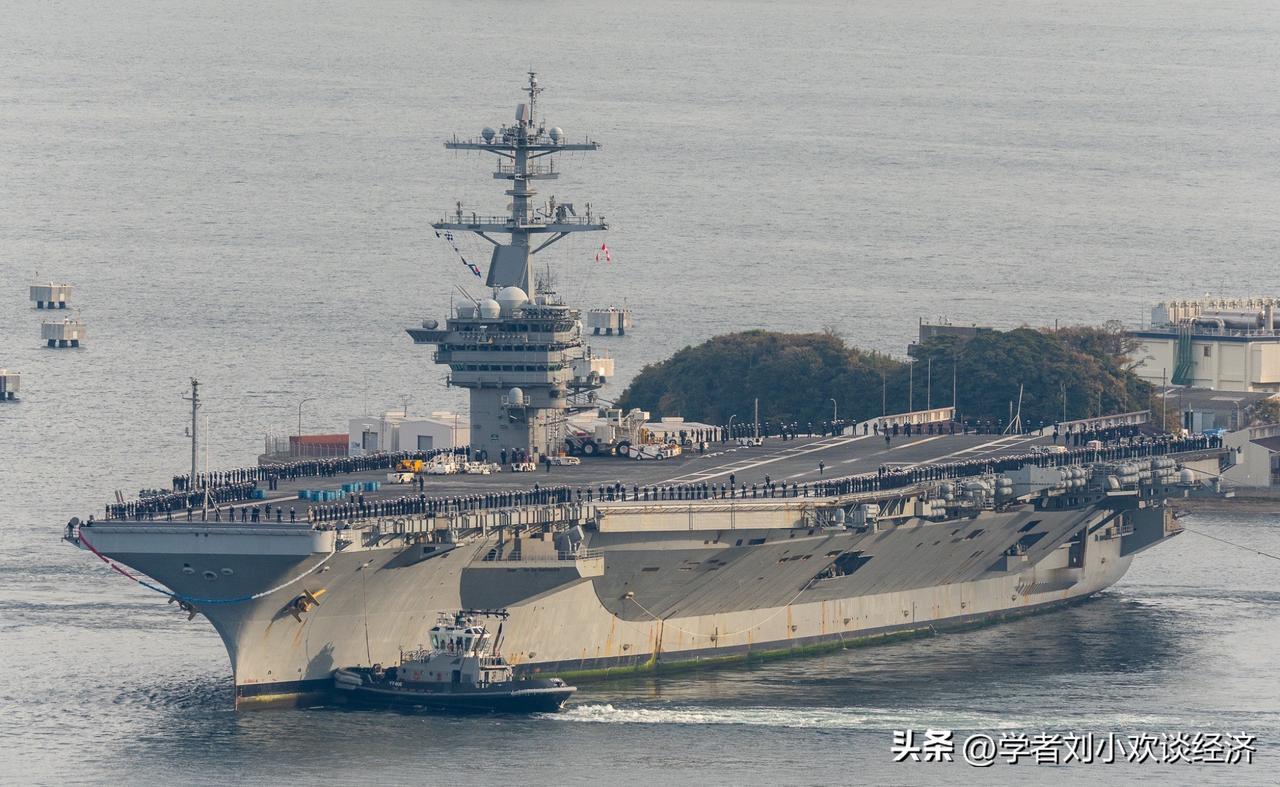 12月11日美国航空母舰华盛顿号在完成海上训练以后返回日本横须港基地。这一艘航空