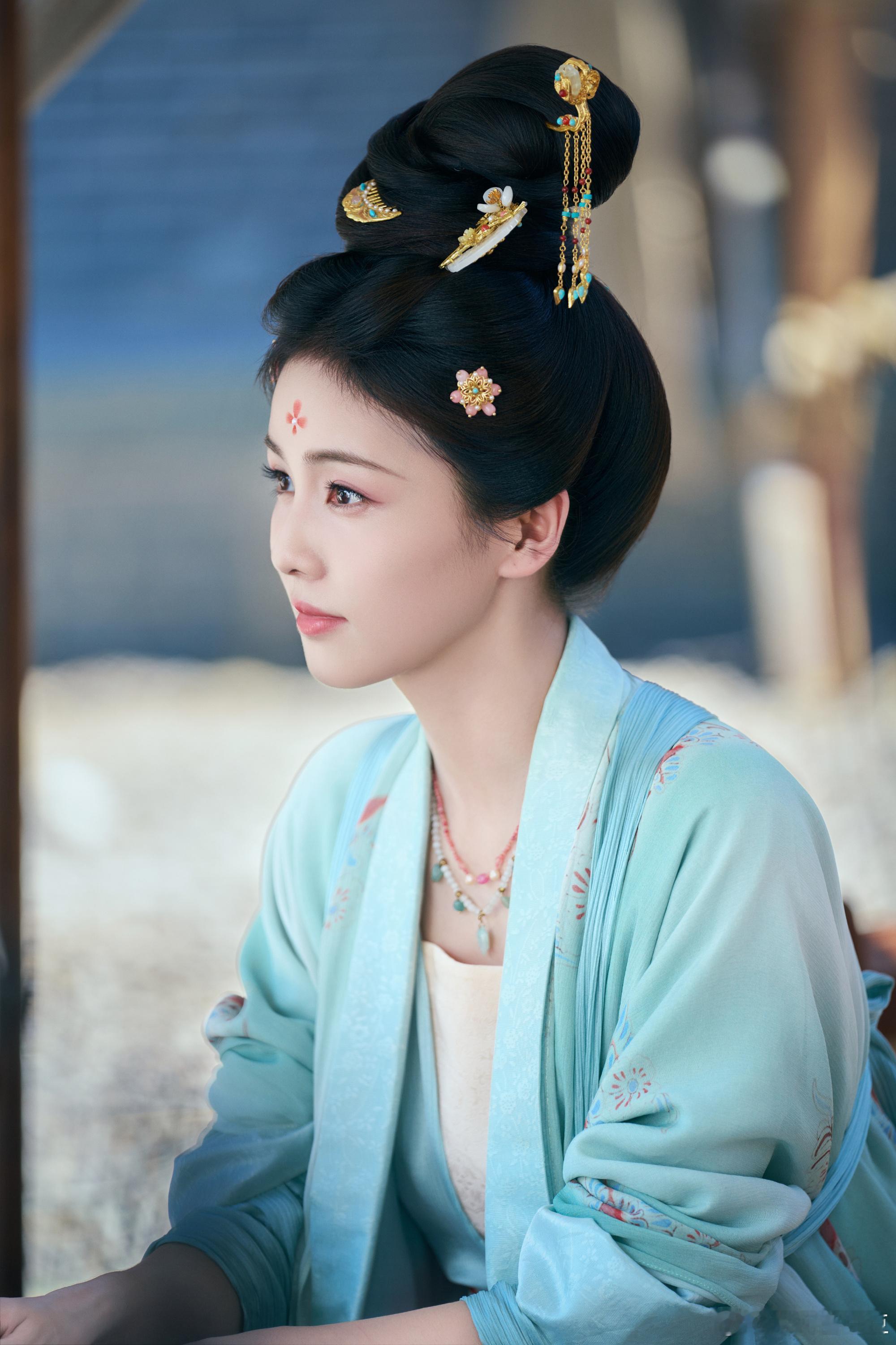 白鹿叶璃李佩仪今日双喜临门！《莫离》收官进入鹅拉新年榜！《唐宫奇案》上升到酷拉新