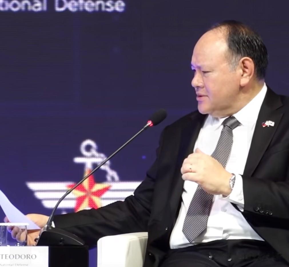 日本不敢干的事，菲律宾干了，菲防长举着一张纸批评中国


2026首尔安全对话会