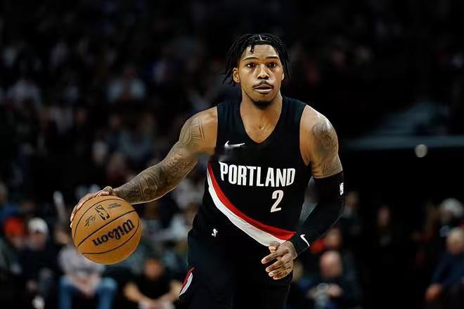 开拓者绝对是我见过最抽象的球队了，先发球员两个30+，一个还是30+三双，按理说