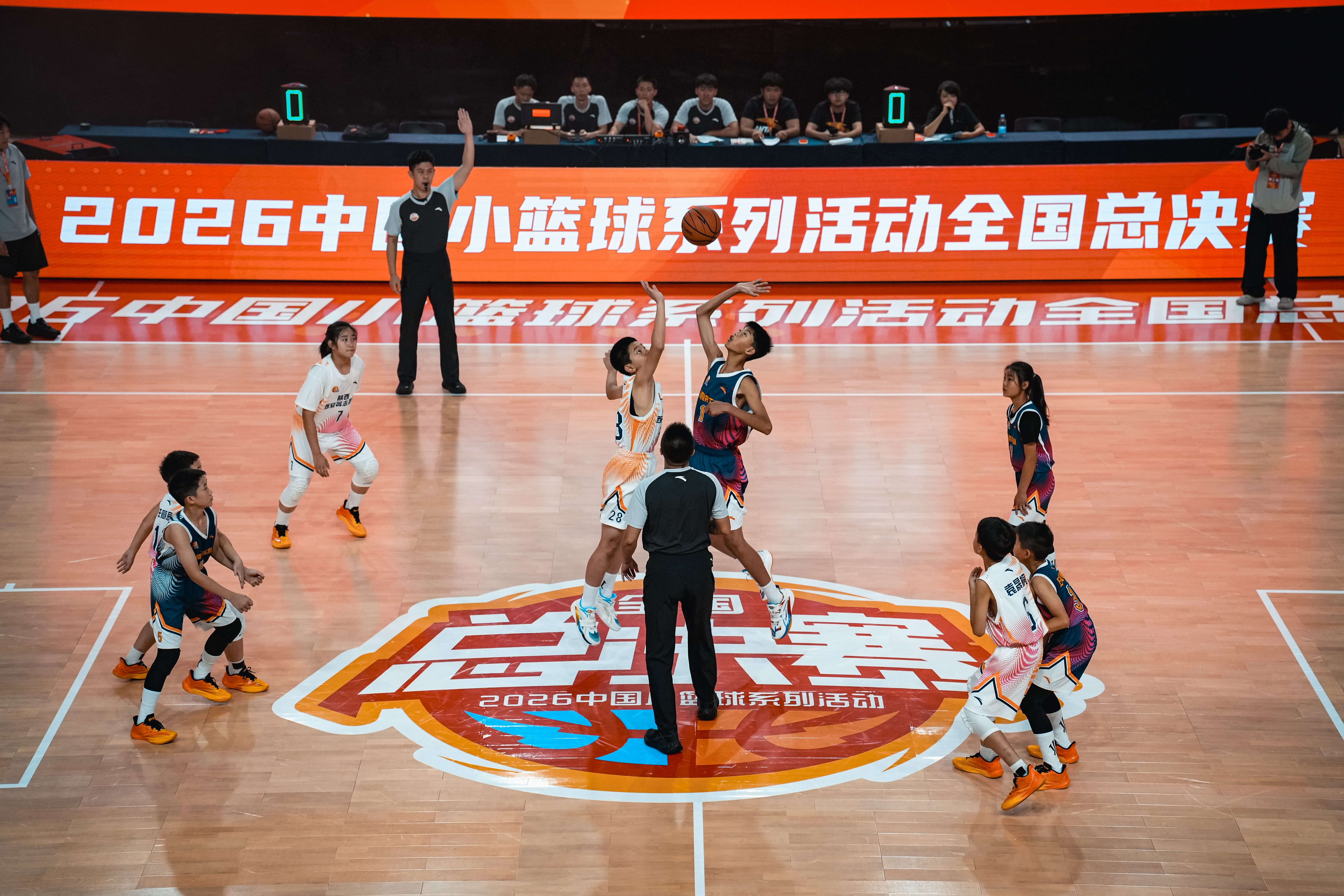 少年逐梦，热血沸腾！2026中国小篮球全国总决赛落下帷幕。赛场上小球员奔跑突破、