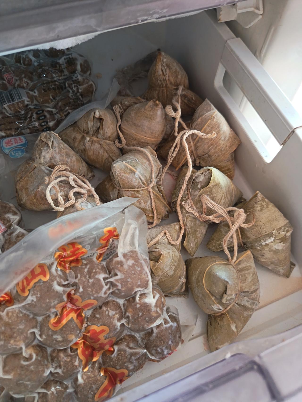 我仍吸收消化功能太好了，如果好吃好喝一两顿半，眨眼的功夫就可以长3~5斤。

唉