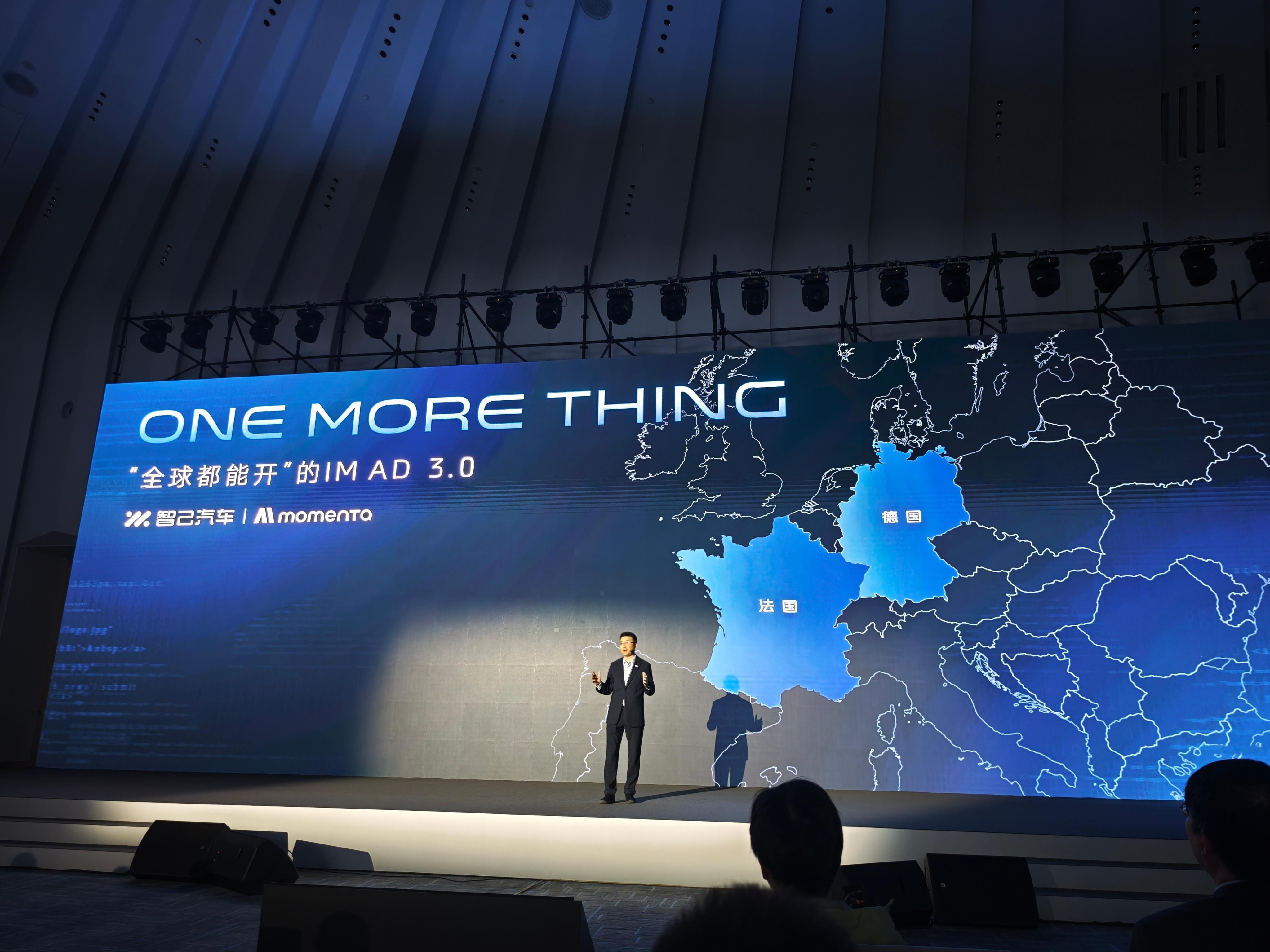 智己和Momenta在巴黎和慕尼黑的测试，视频里有清晰的规划线，方向盘可以自己转