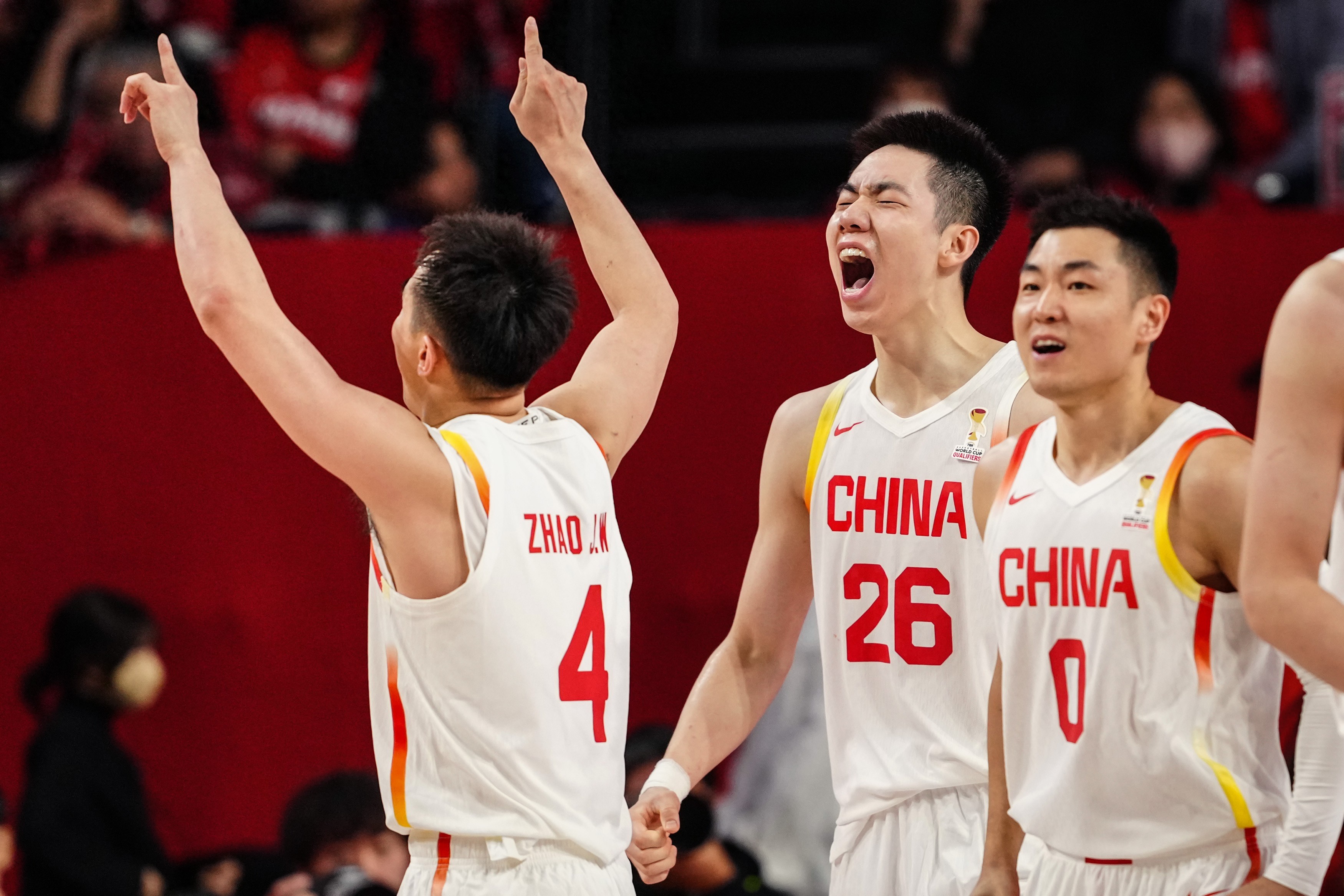 中国男篮确实不容易，开年第一站，做客日本客场，半场落后，还遭到裁判针对，最后逆转