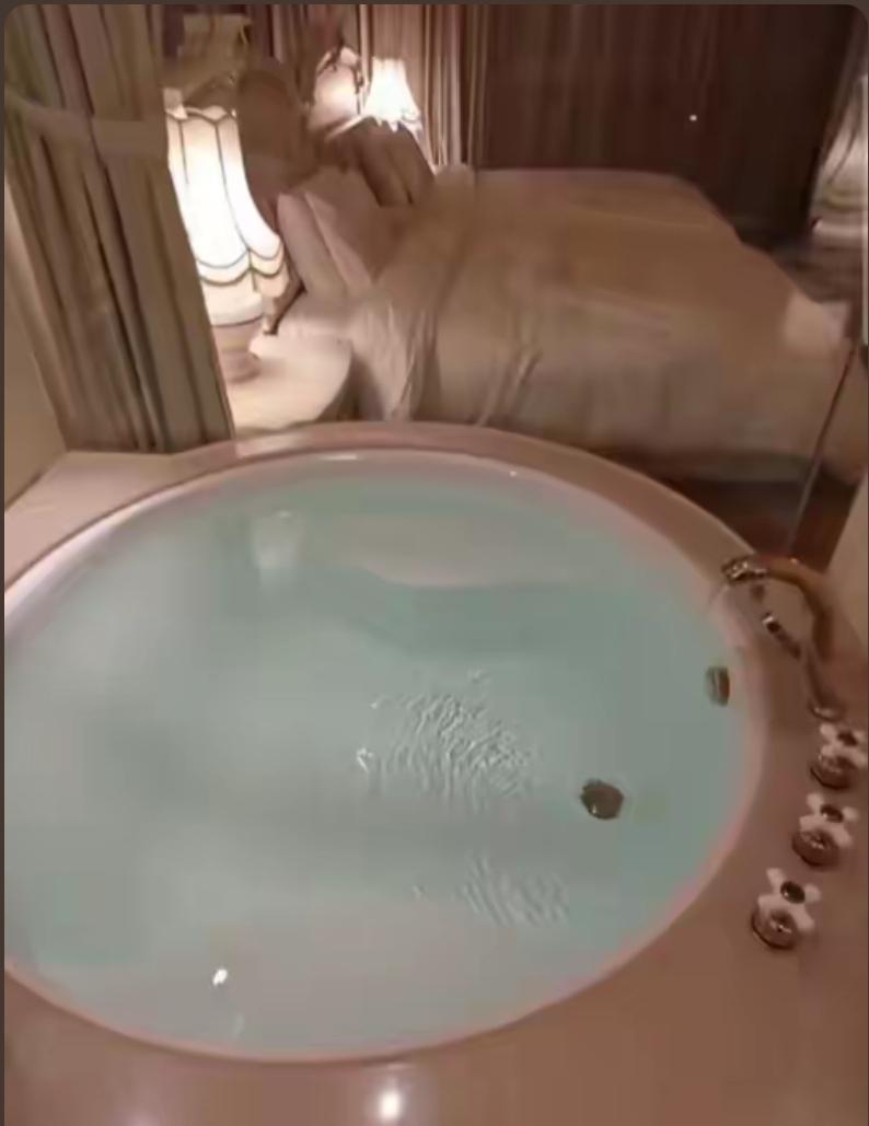 这样的房子不知道，住一宿要多少钱？