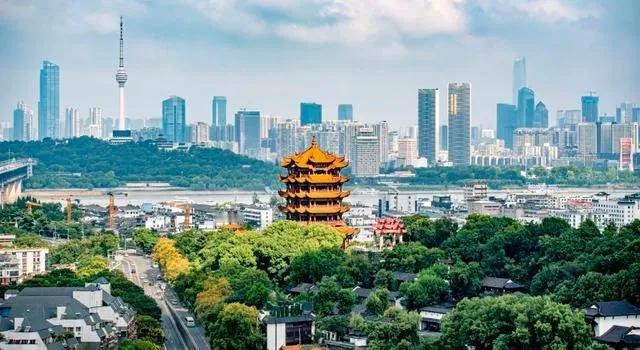 大美武汉，魅力江城，一座跨越千年的黄鹤楼向世人展现了出了武汉丰富悠久的历史文化内