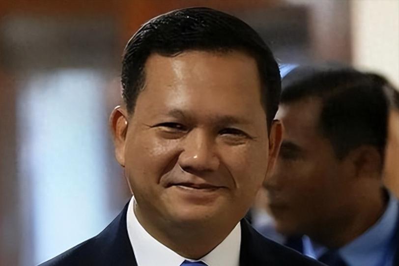 果不其然。

柬埔寨首相洪玛奈突然宣布了。

本周，金边，公开场合，柬埔寨首相 