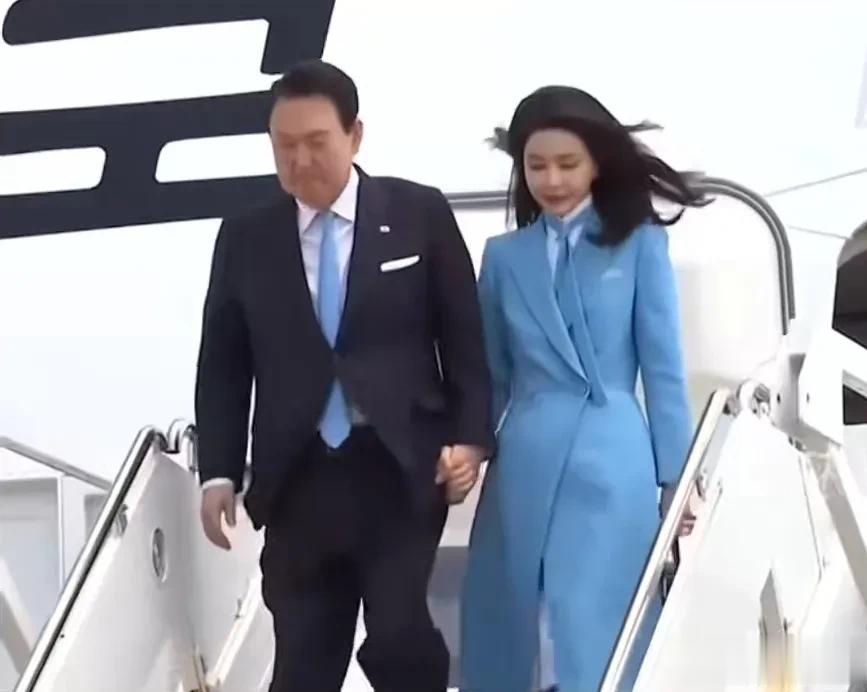 先是屈辱的与日本和解，让韩国内哗然。而后宣布向乌克兰提供武器，主动树敌俄罗斯。又