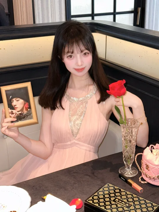 🌹不就是玫瑰花嘛，我还有鹿晗签名照