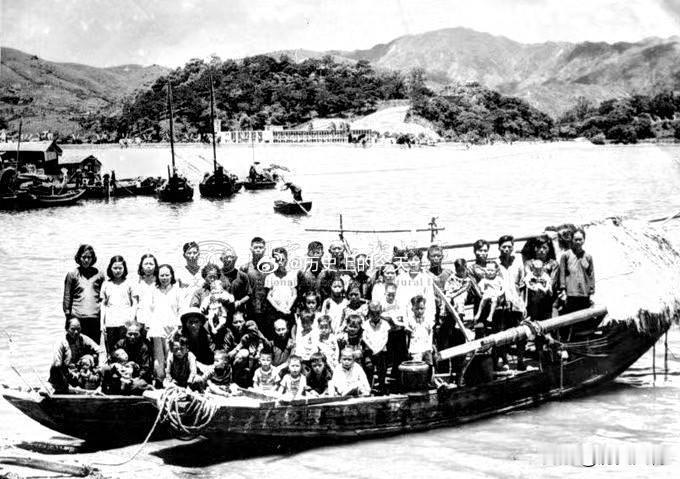 1960年3月，广东惠阳渔民苏就带带领苏氏家族共四十八人，分乘四艘简易小木船连夜