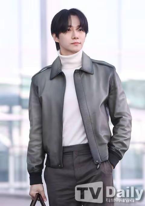 李俊昊不仅作品连发 就连见面会也连续举办。：12月底台北场次＋1月首尔生日场  