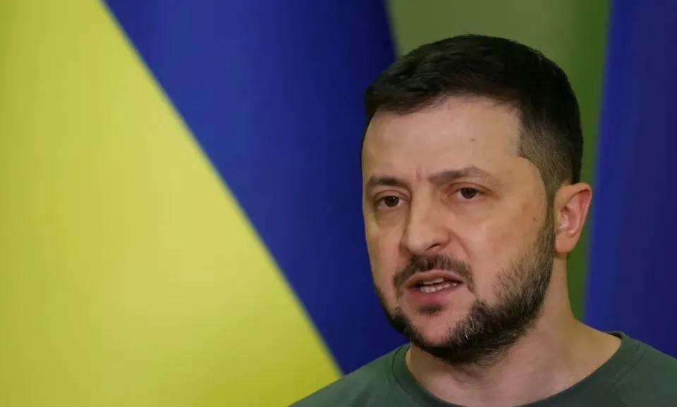 根据媒体报道，弗拉基米尔·泽连斯基在访问美国时表示，乌政府将征召其控制区内的45