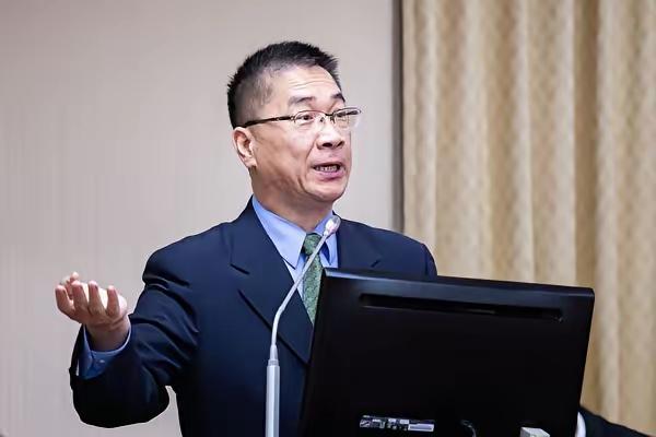 “感激外敌侵略者”，台独党秘书长徐国勇恶心到家！
        近日，民进党秘