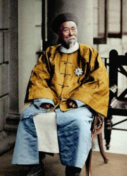 1863年，左宗棠发妻周氏问：你每个月的俸禄是多少？左公答：一年40000两白银