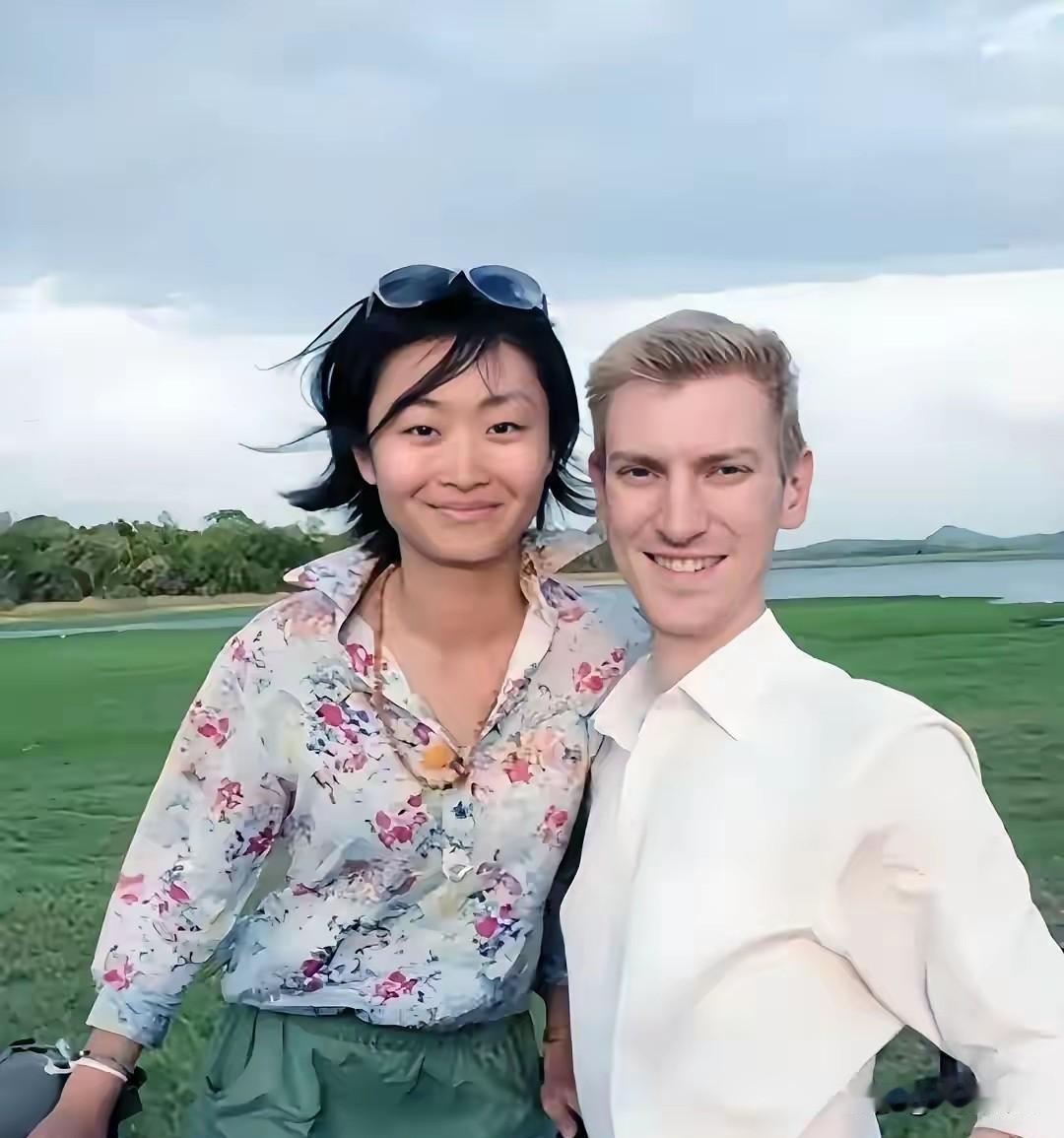 央视名嘴敬一丹的学霸女儿王尔晴今年40岁了！当年她风光嫁给苏格兰小伙尼克，羡煞旁