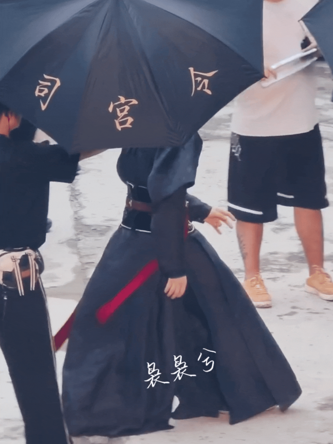 好像那个——“欧巴gang南style~” 
