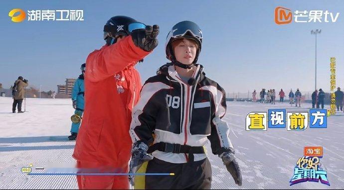 刘宇滑雪上手就会你好星期六看刘宇滑雪真的很治愈，上手快还特别专注，每一个动作都透