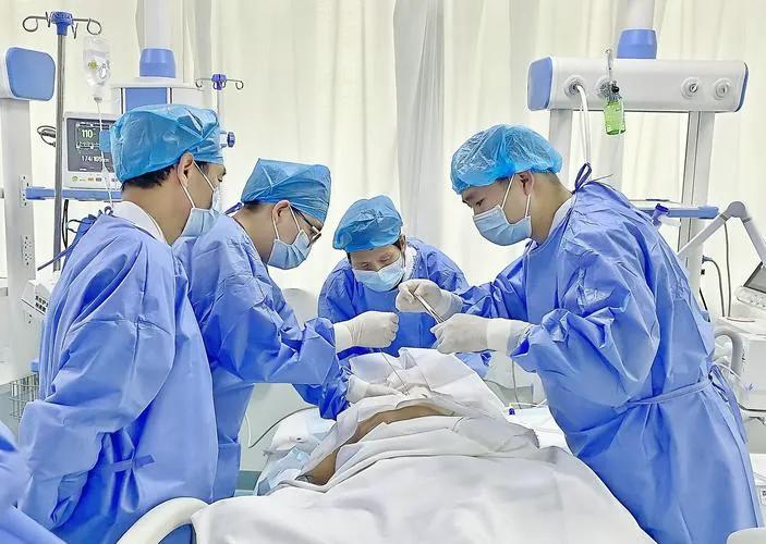 “真是个狠人啊！”深圳36岁男子送外卖的过程中，为了保持清醒的状态，在短时间内连