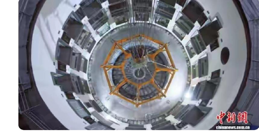 美媒关注到中美在能源领域的不同走向了。特朗普时期，美国专注石油、天然气和煤炭的开