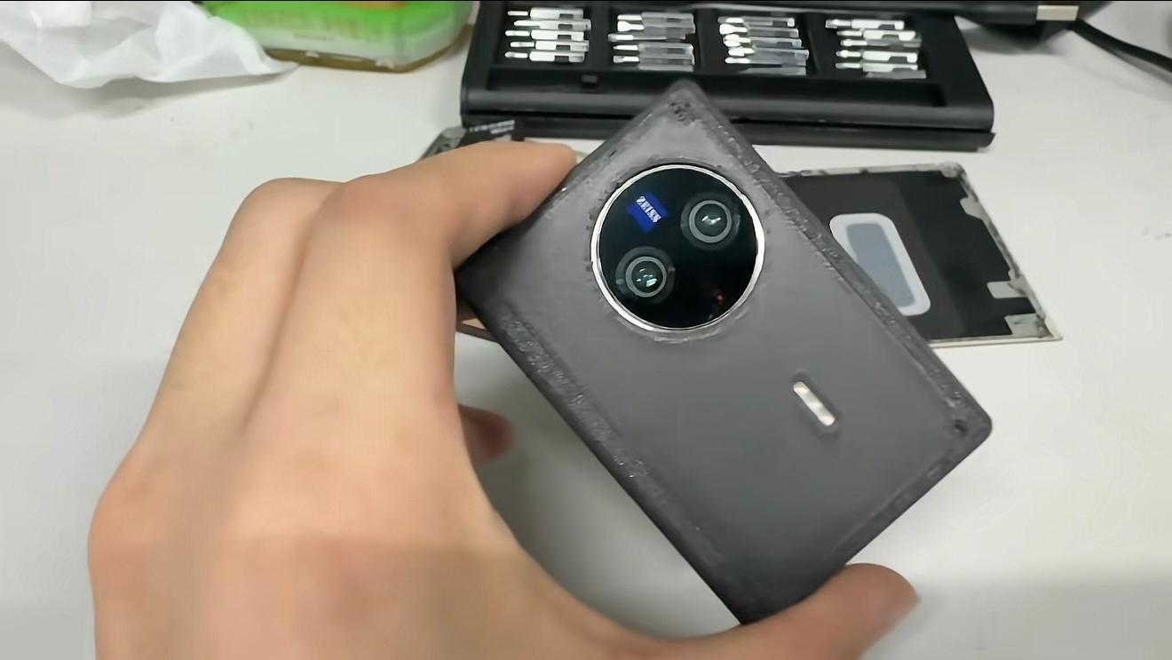 网友太有才了，用内屏坏掉的vivo X Flip爆改运动相机