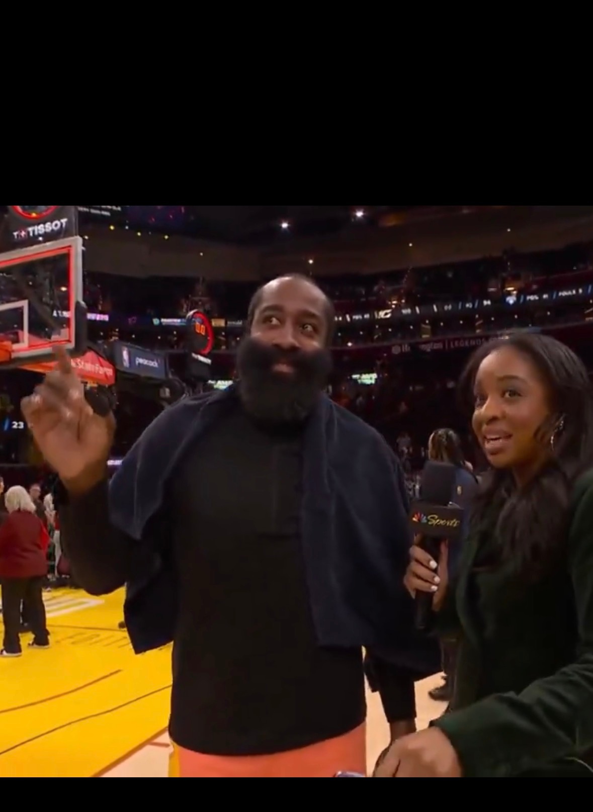 哈登谈与米切尔一起打球：“他非常非常无私，真的非常无私。但他又非常自信，随时都能