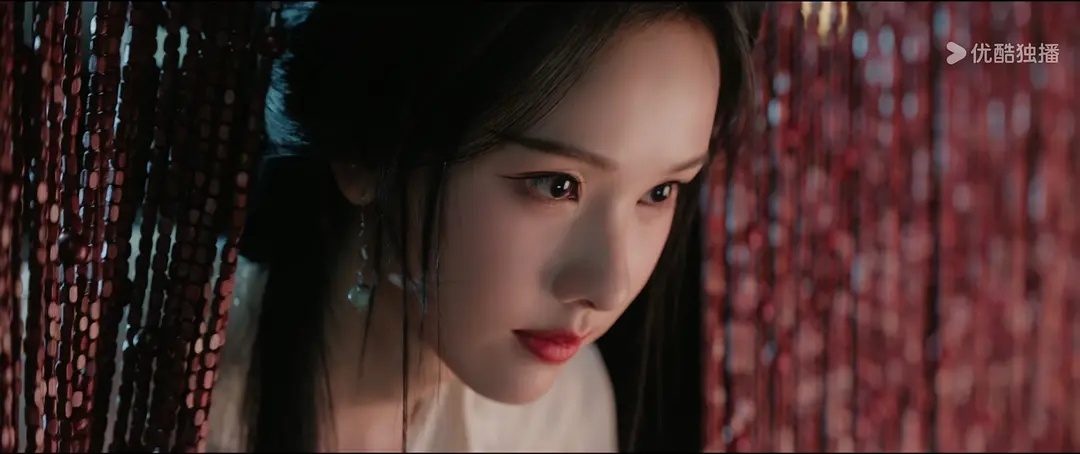 这个绝美侧脸，陈都灵真的太美了叭 