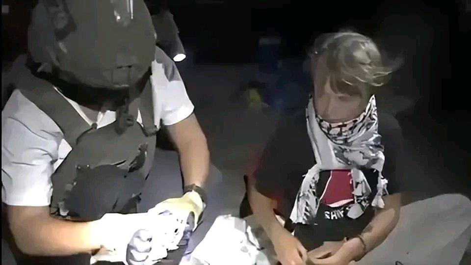 “环保少女”格蕾塔·通贝里这次可真摊上大事了！她所在的“全球坚韧船队”想突破以色