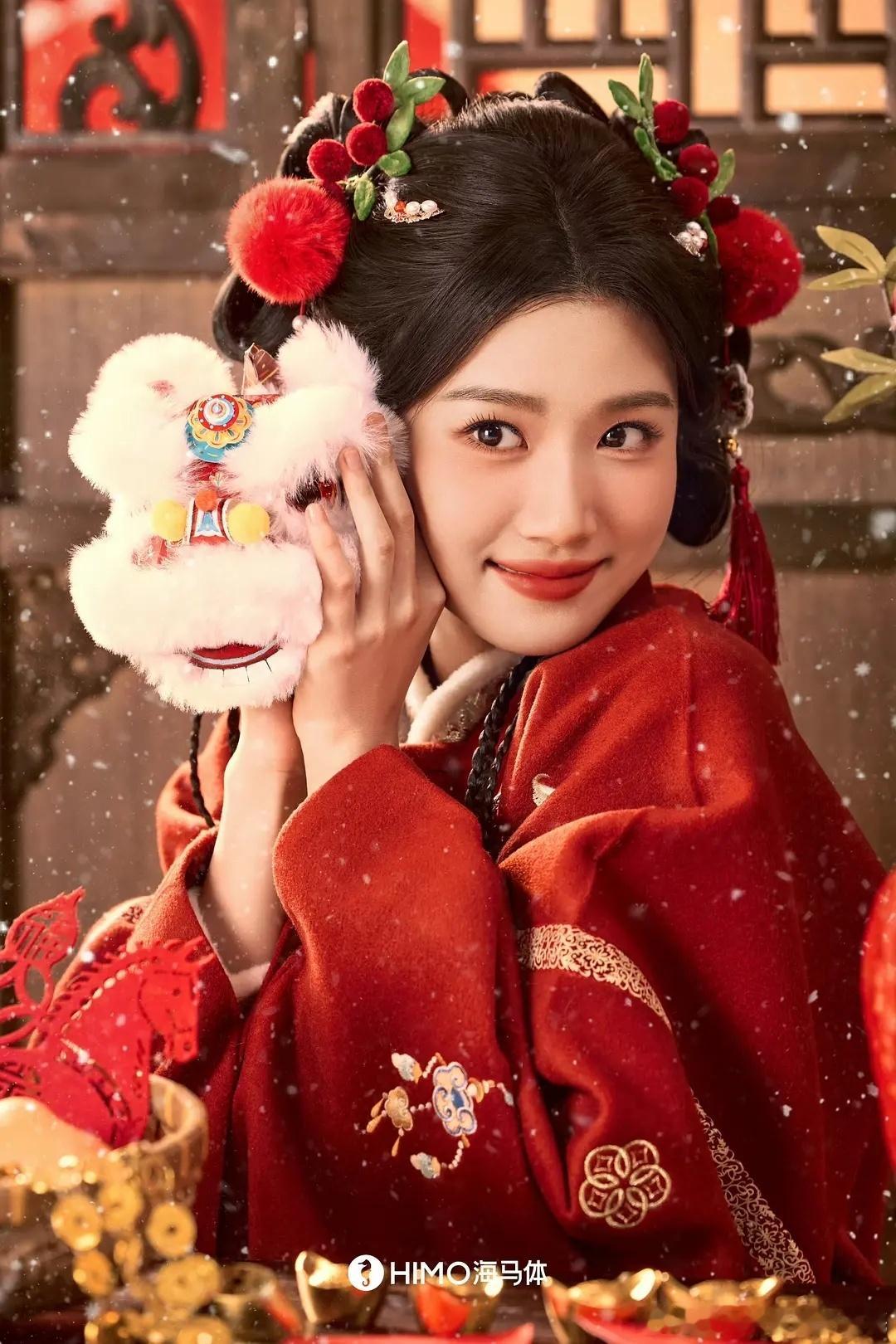 卢昱晓海马体大片，好喜庆过年氛围有了 