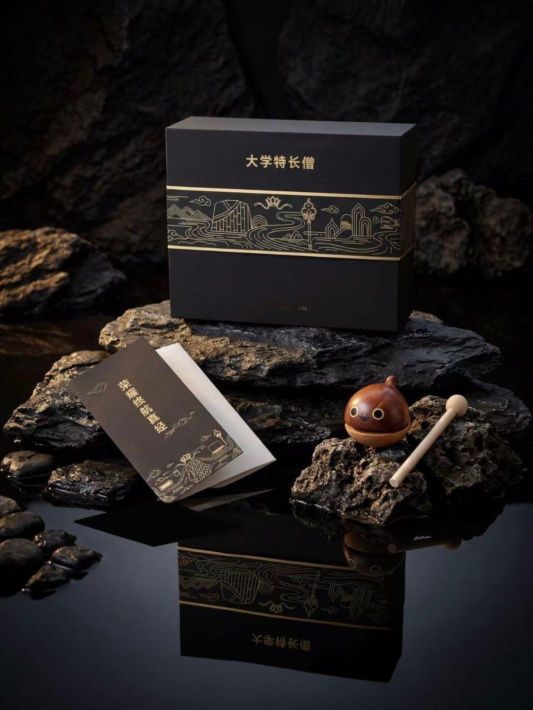 大学生特长僧。哈哈，有意思，耀耀笔记本限定礼盒真会整活！坐等下午荣耀MagicB