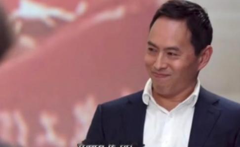 澳大利亚著名的反华教授李约翰，在节目中发表自己的反华观点时，主持人突然对他说，如