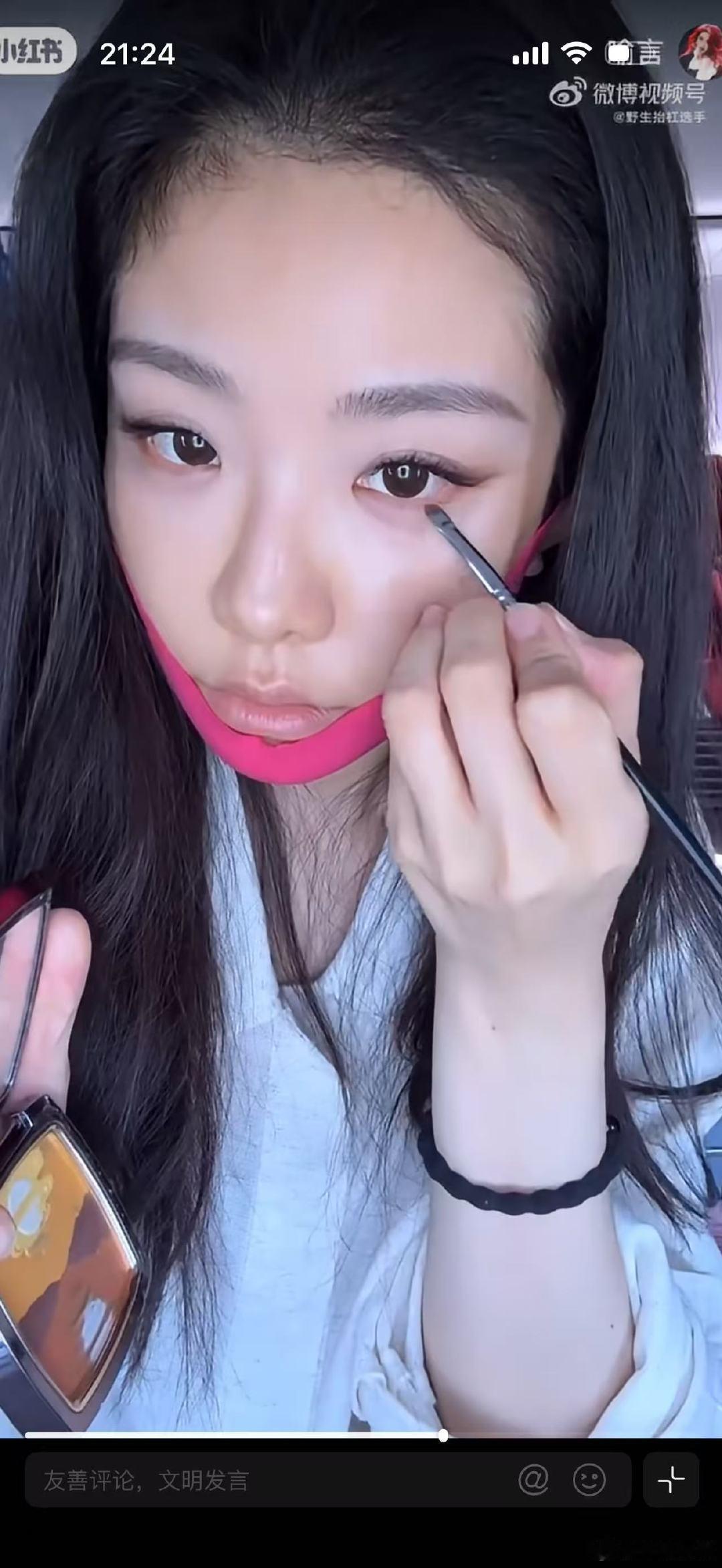 喻言在飞机上化百花奖红毯妆容喻言自己化的百花奖红毯妆容 内娱自给自足天花板，喻言