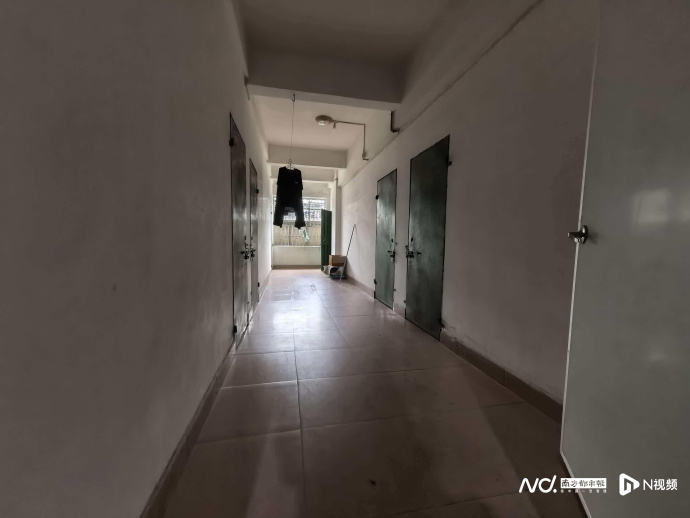 #申聪称重回被拐地心情截然不同#【申军良携子重回被拐出租屋！申聪称再次来到心情已