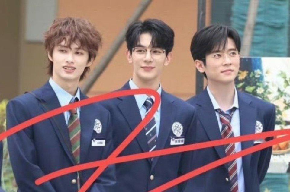 文俊辉、夏之光、丞磊萌探录制同框路透[举手] ​​​