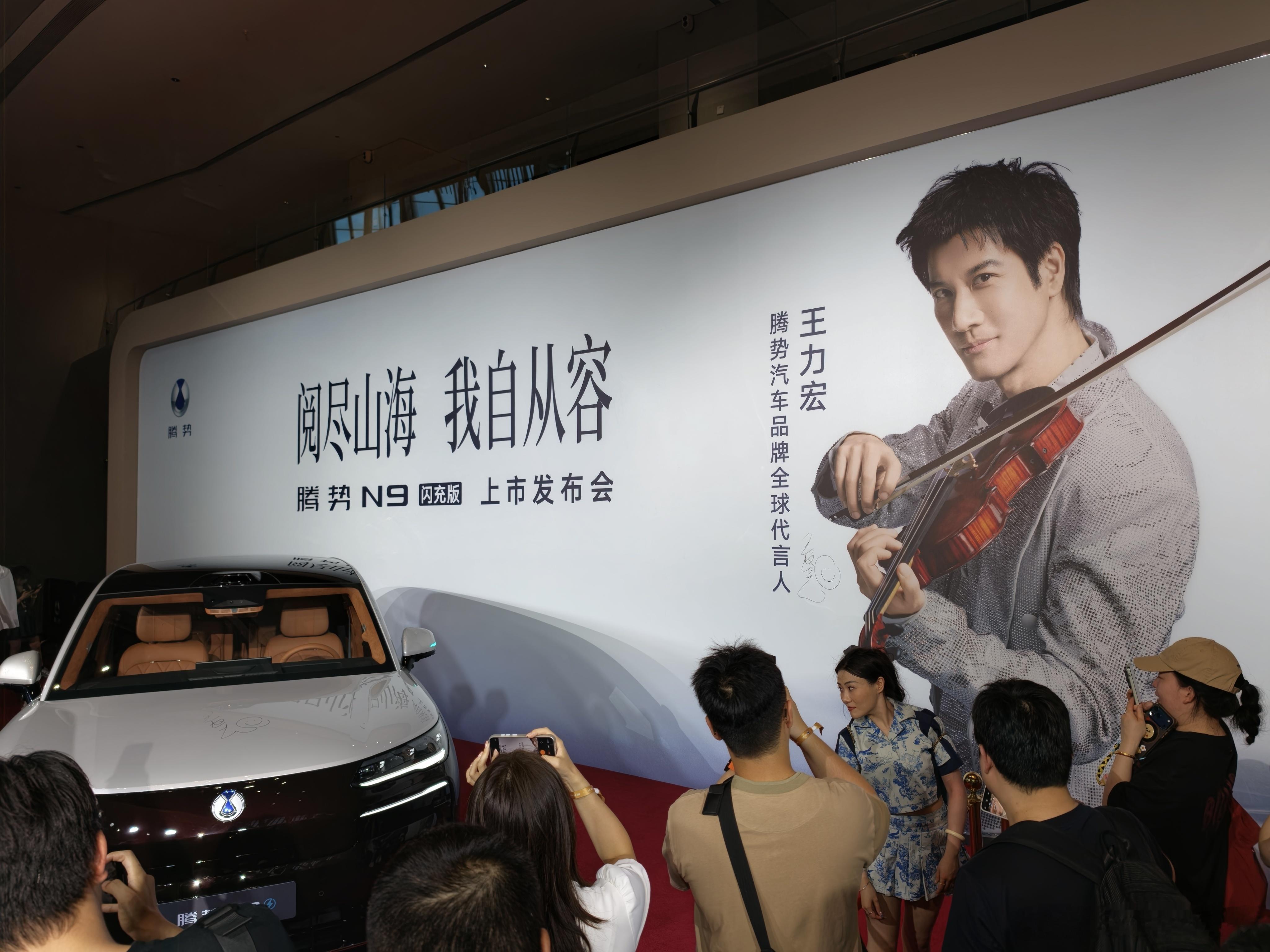 我猜王力宏一定很激动，等会他就要第一次见到我了。 广州·大湾区体育馆