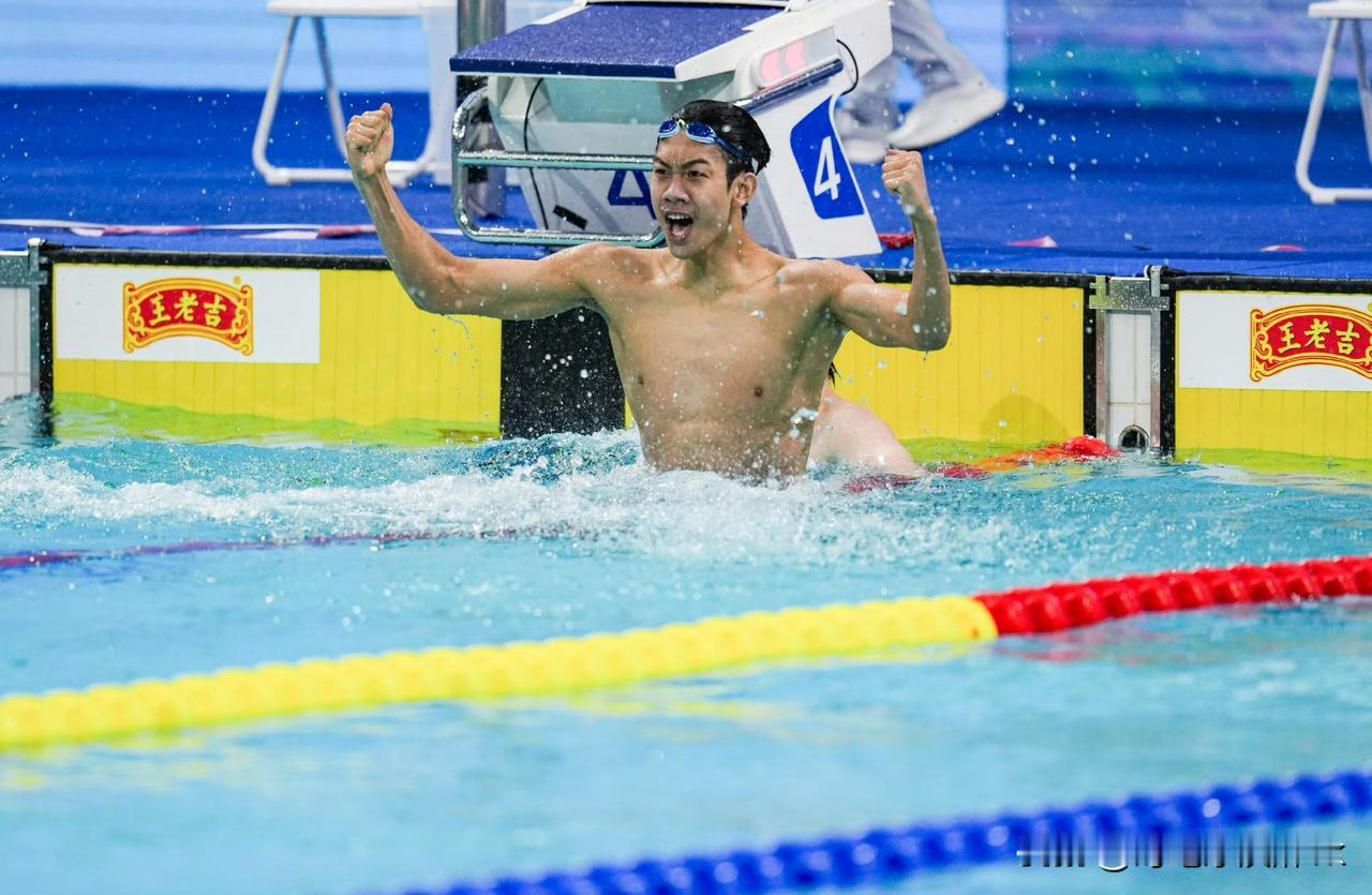 这次全运会风头最盛的莫过于张展硕，不亚于去年的潘展乐

但是我却觉得他冒头太早了