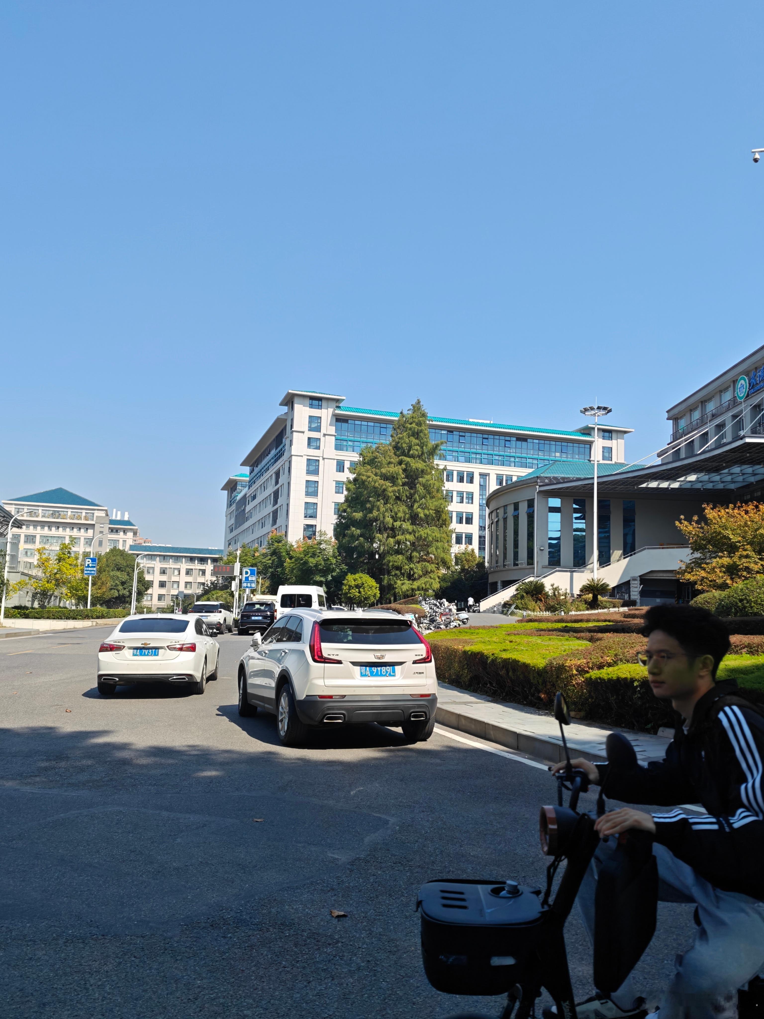 当初就因为差点分数 不然武大就是我的母校了 现在只能来武汉收车了[苦涩]造化弄人