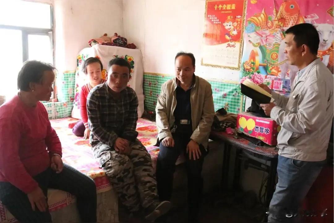 现在很多村庄仍然还有驻村工作队，这些人有一部分是来混日子的。他们平时是见不到人影