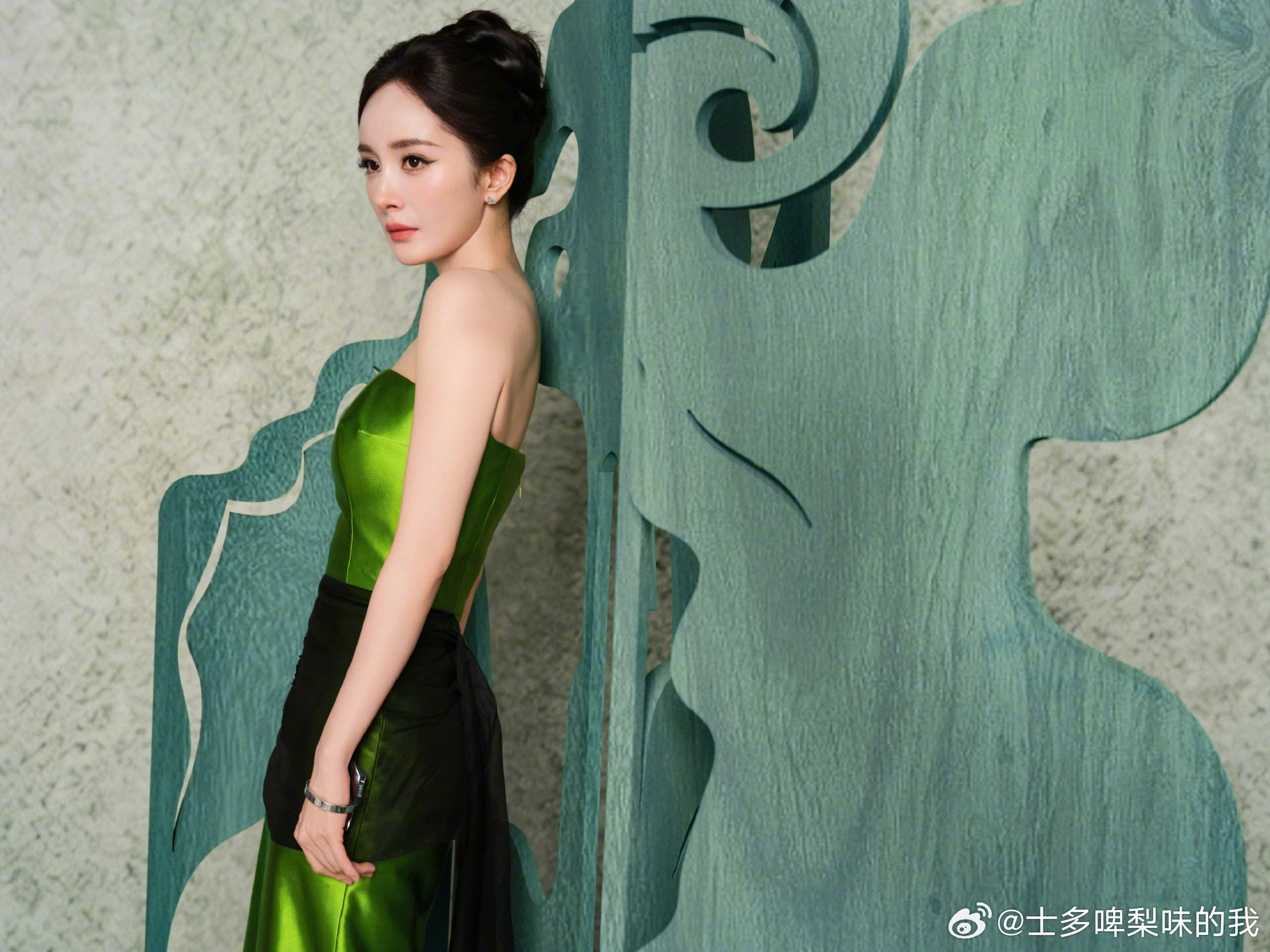杨幂白玉兰战袍哇 