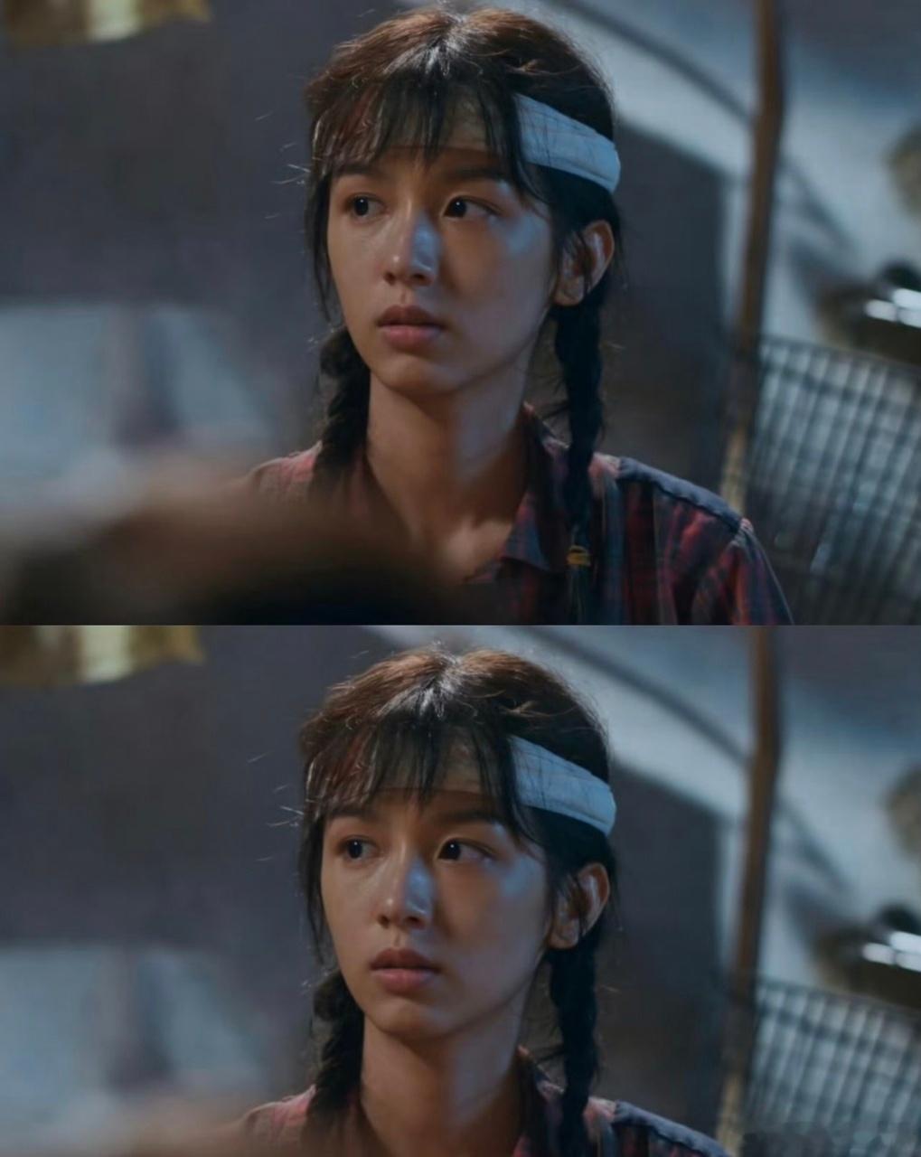 周也好小一张脸周也脸和茶缸一样小 周也的脸和茶缸比大小，茶缸完胜！这也太小了！ 