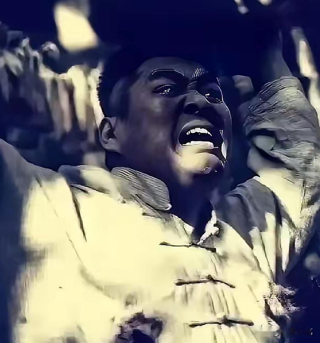 1943年，让日军闻风丧胆的神枪手刘黑仔被俘，浸泡粪水四天拖出时竟抢锤反杀两鬼子