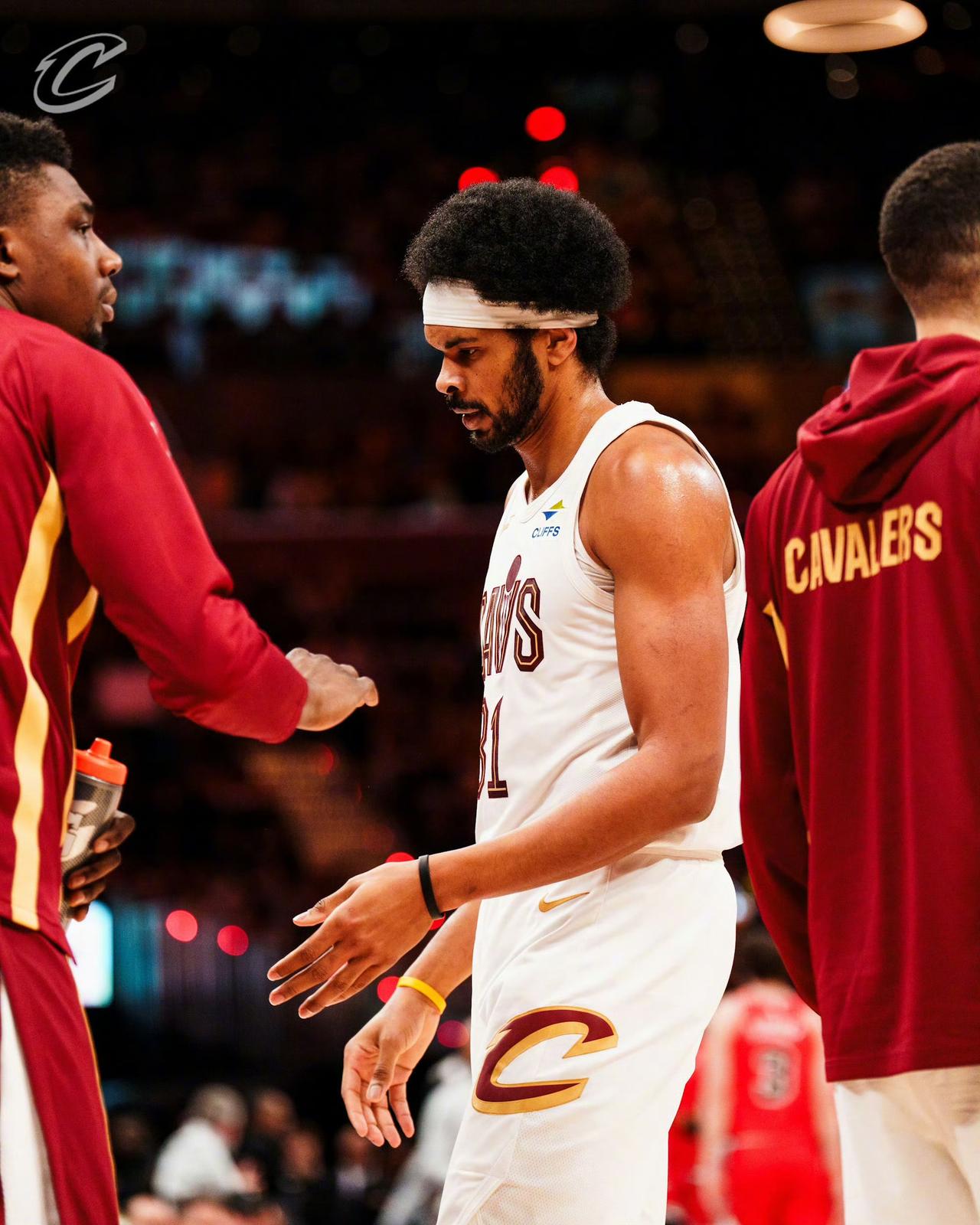 问题出在哪里？骑士队最近11场3胜8负，目前战绩仅15胜14负。作为对比，上赛季