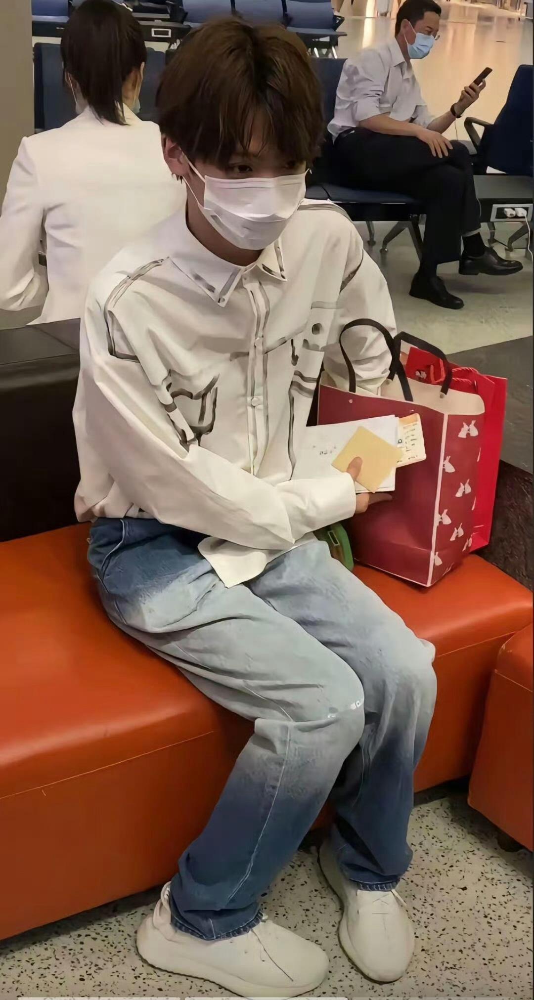 从小就是内八妹ok？靡靡又在那瞎扯淡呢，依旧梦到哪句说哪句 