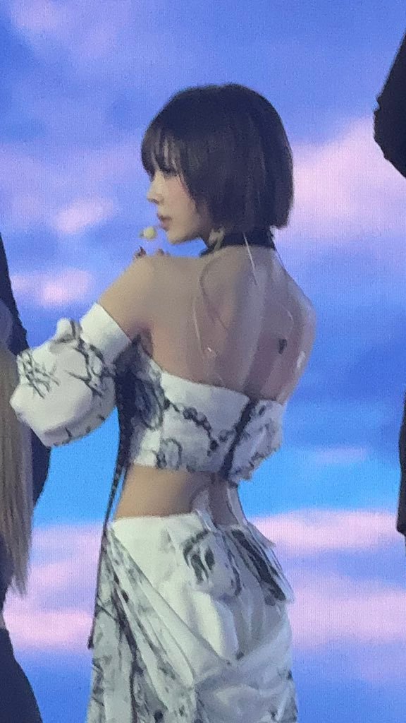 疯了… ©️sxurnn 