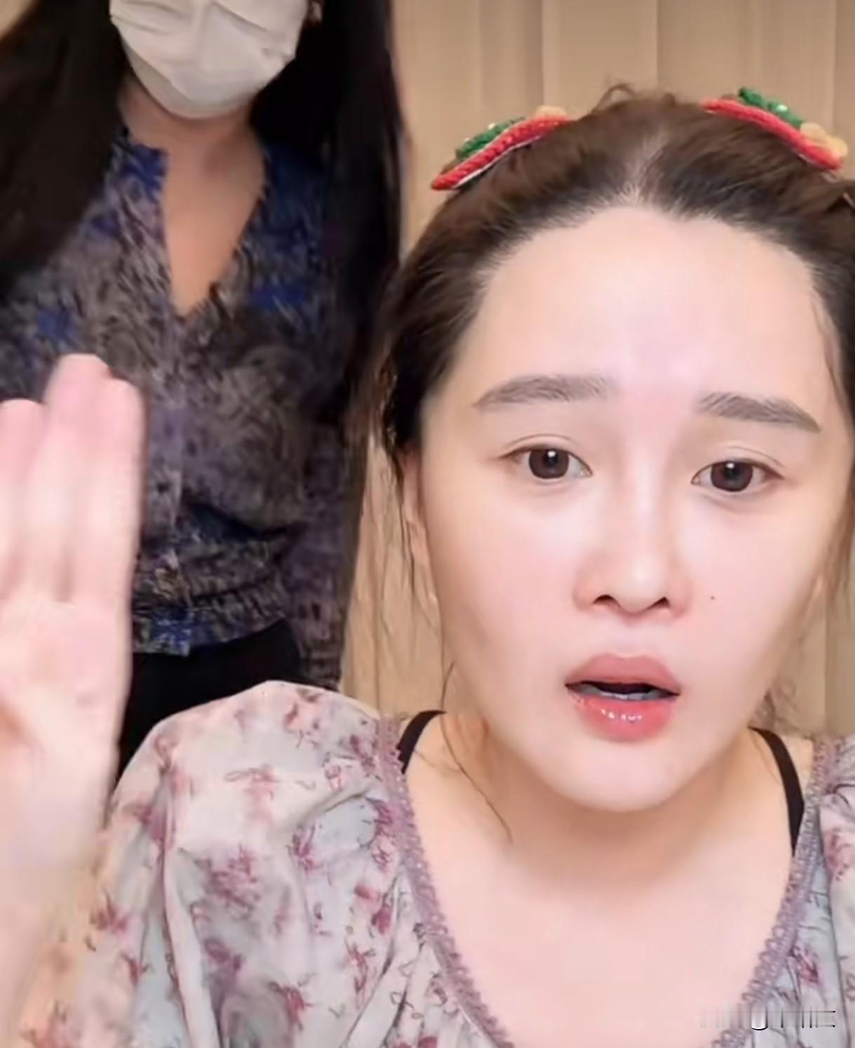 赵本山女儿自曝还房贷！星二代靠直播赚钱，踏实劲儿圈粉
 
赵本山女儿球球最近直播