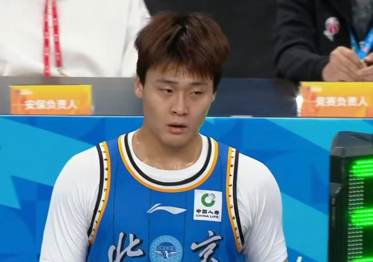 还是那句话，北京队不更换外援，夺冠基本就没戏了！赵睿和周琦这么打太累了！昨天晚上