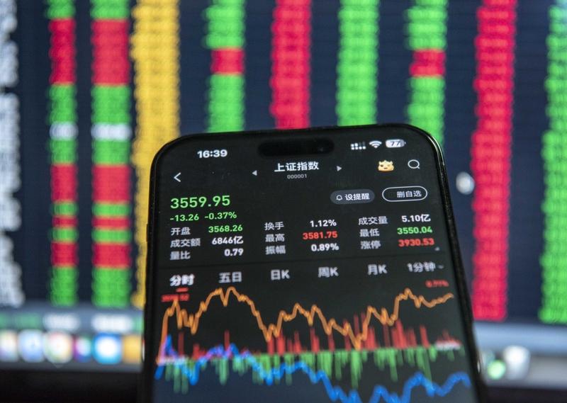 市场热点快速轮动这事，不能简单说是好事还是坏事。
从市场整体看，它有积极一面。像