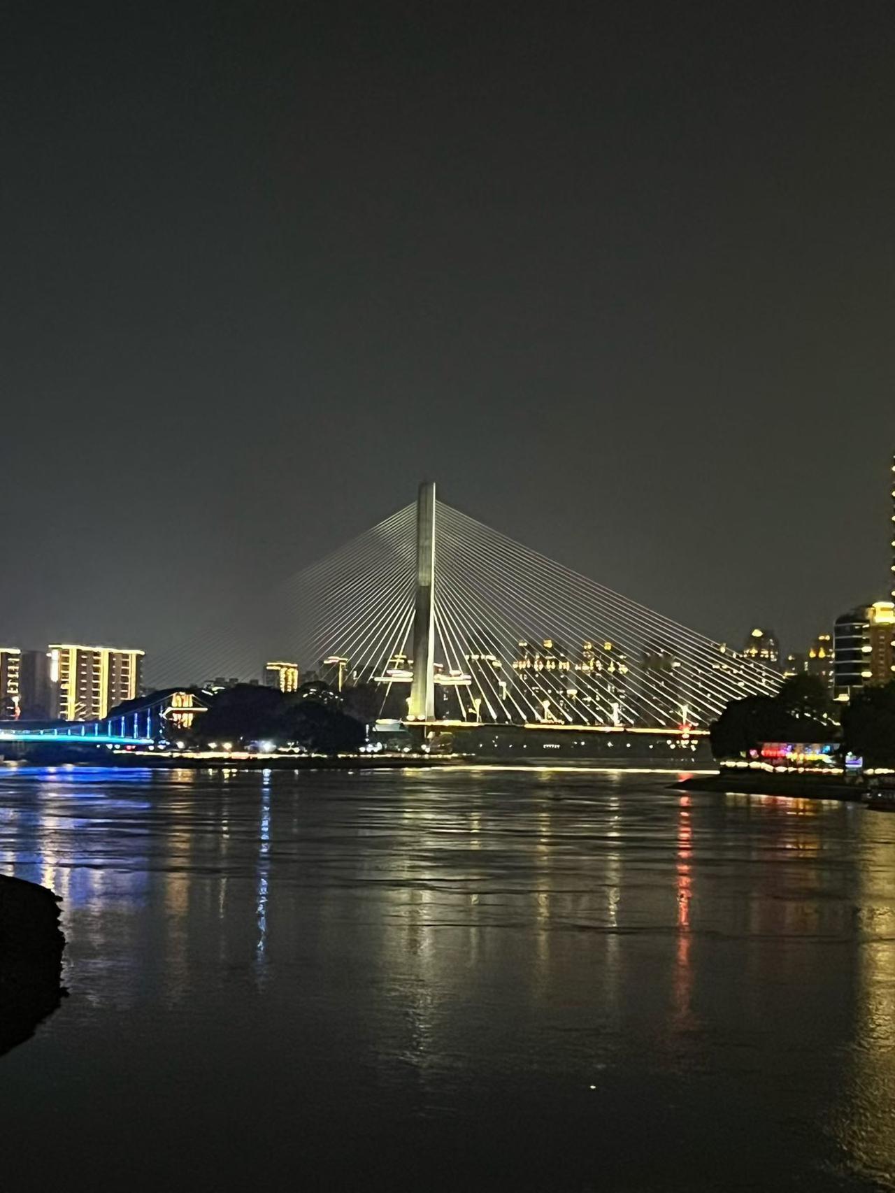 分享一下你随手拍下的照片 分享一下你随手拍下的照片如此绝美的夜景，你真的不打算来