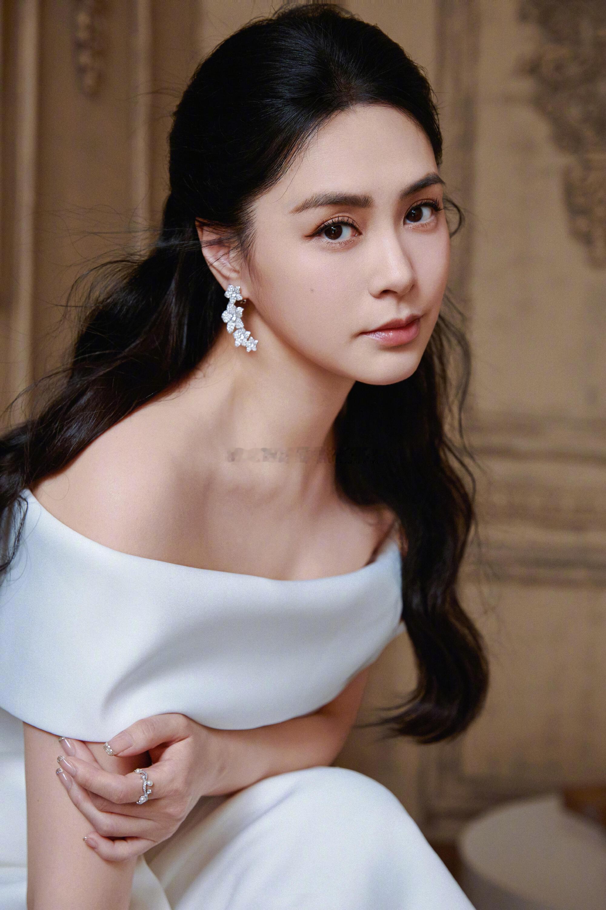 钟欣潼阿娇和皇甫圣华一起做美甲钟欣潼